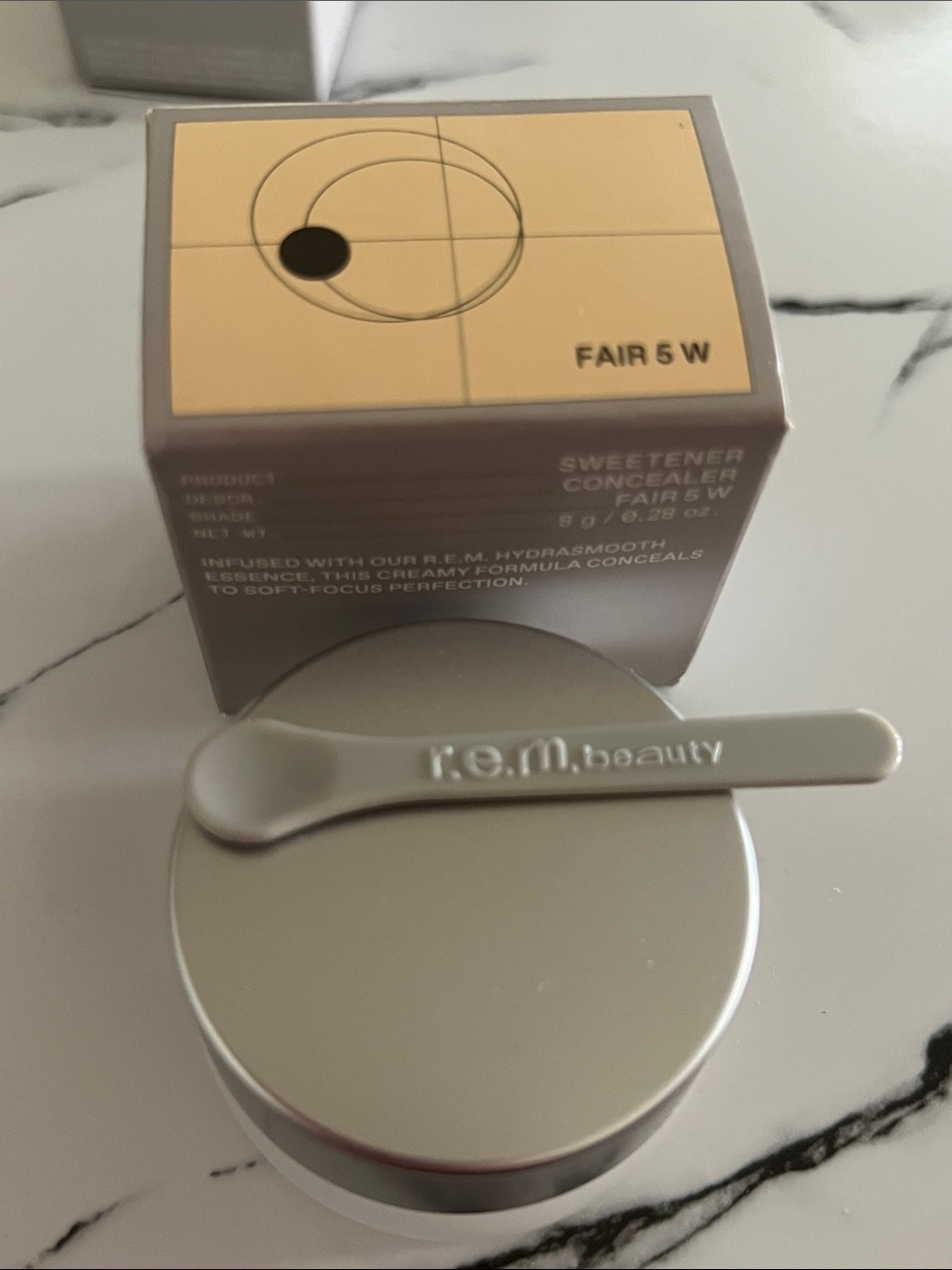 r.e.m. beauty Sweetener Concealer - Fair 5 W (Cream)